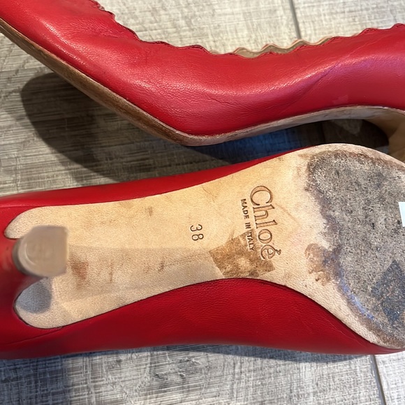 Authentic Chloe red leather Lauren scallop pump heels size 8
